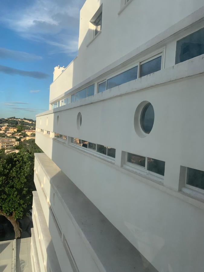 Elegant Studio Et Parking Dans Batiment Historique Сен-Тропе Экстерьер фото