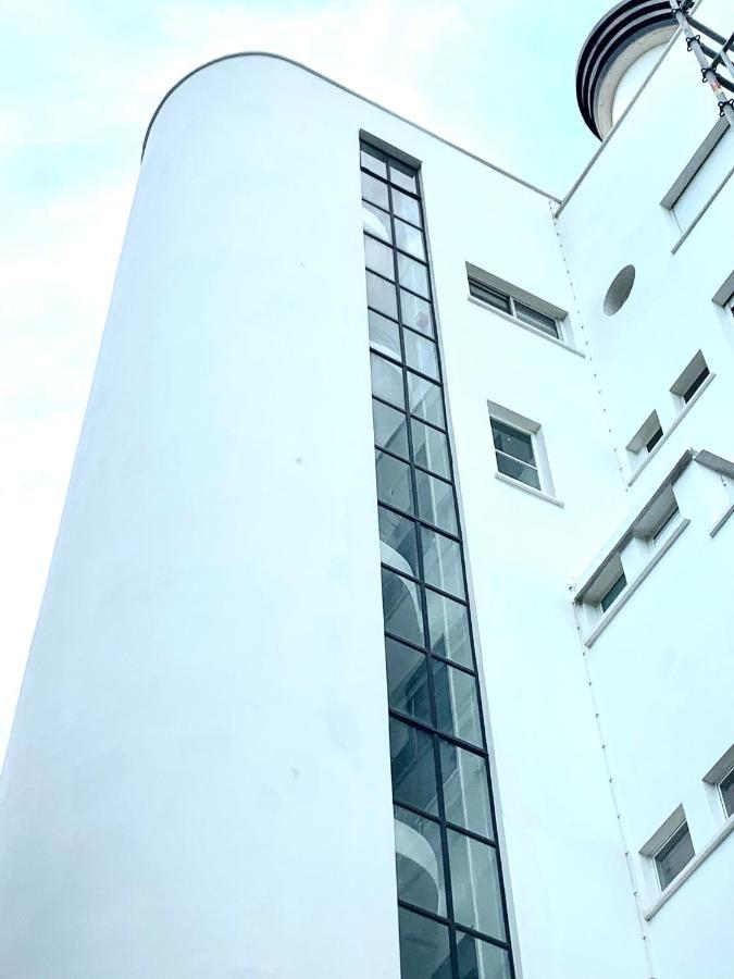 Elegant Studio Et Parking Dans Batiment Historique Сен-Тропе Экстерьер фото